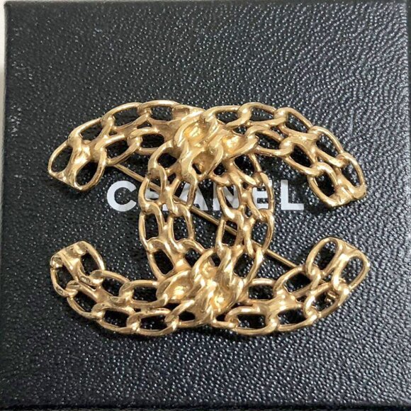 CHANEL CC Logo Double Chain Link Brooch Gold Tone Pin 12P Auth w/Box D-o11393 - Picture 1 of 7